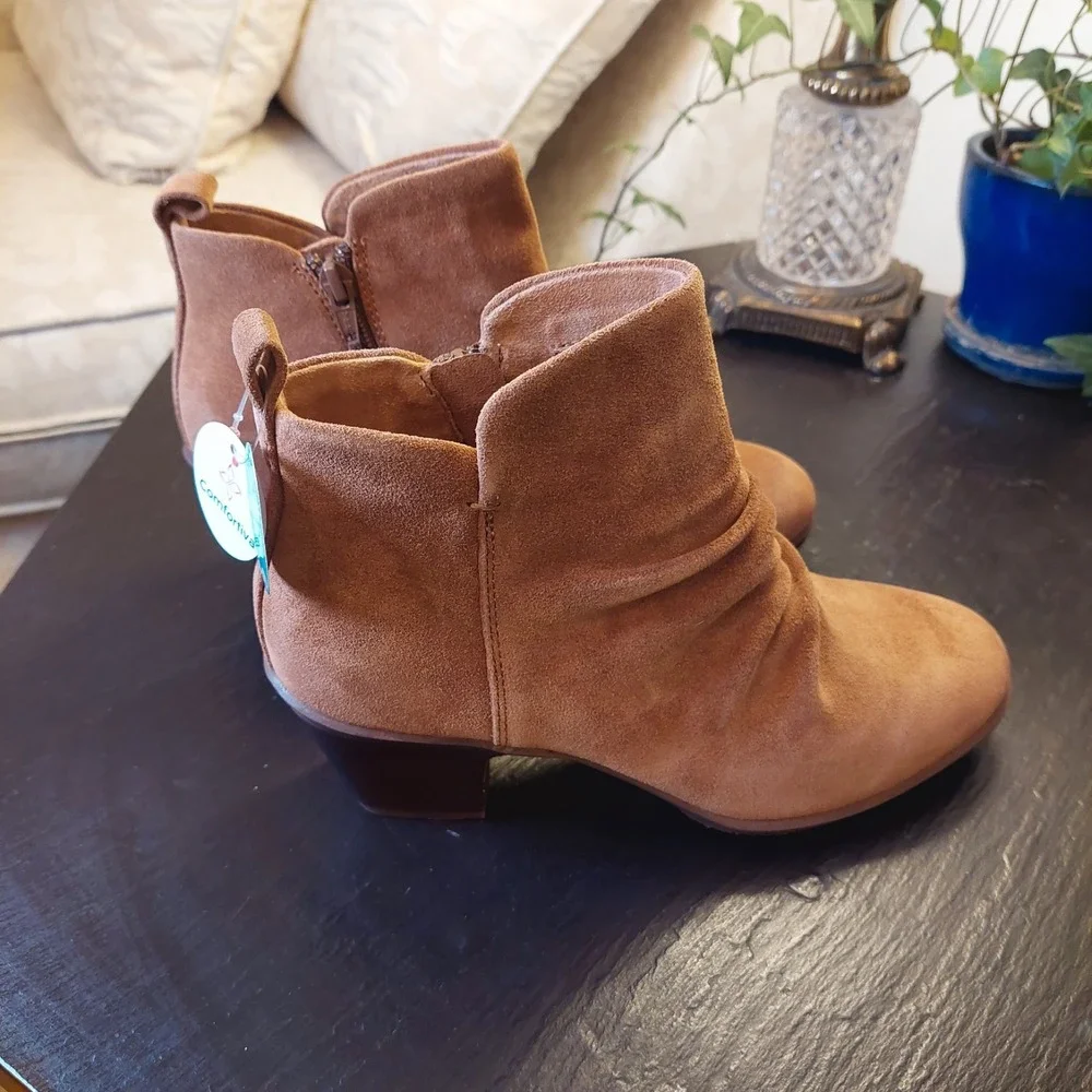 NEW!‎ Comfortiva Women's Brandy Ankle Boot Brown Waterproof Suede Size 7 $150